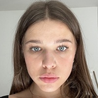 Adéla R.