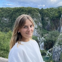 Adéla N.
