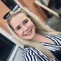 Eva J.