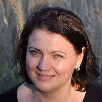 Ale i tam hledal marn svou krsku, pravilo se mu, e se nenalez vce v Labskm Zmek Bystice, 10 / 2 mle od Vdn vzdlen a na nevysokm pahorku nbr i tak prostranna, e se do n cel farn obec vejti me tehdej dritel Temn povsti z Rakouska